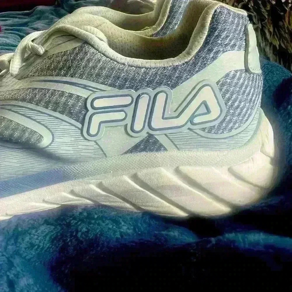 Fila ladies tennis shoe. Size 11. Excellent condition Light blue and white clean - Picture 3 of 10